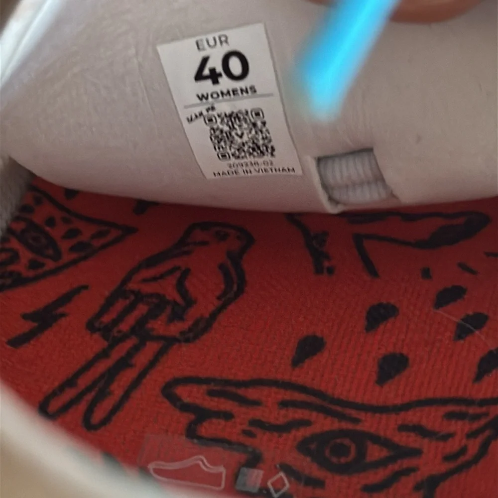 Vivo Limited Edition barefoot women’s lifting shoes. In new like condition. - Picture 5 of 7